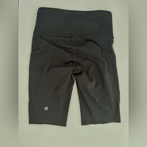 Lululemon Black with Logo Long Bike Shorts Size:4 Side Pockets